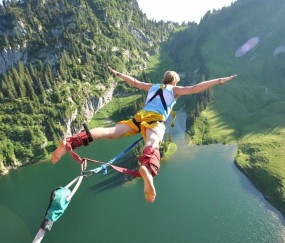 开云下载-库里式孤勇，当广东队如猛龙过江，一人扛起整片天