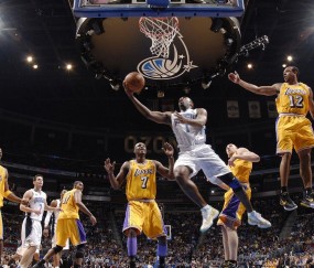 开云足球直播-雄鹿封锁深圳队，布伦森关键回合不手软