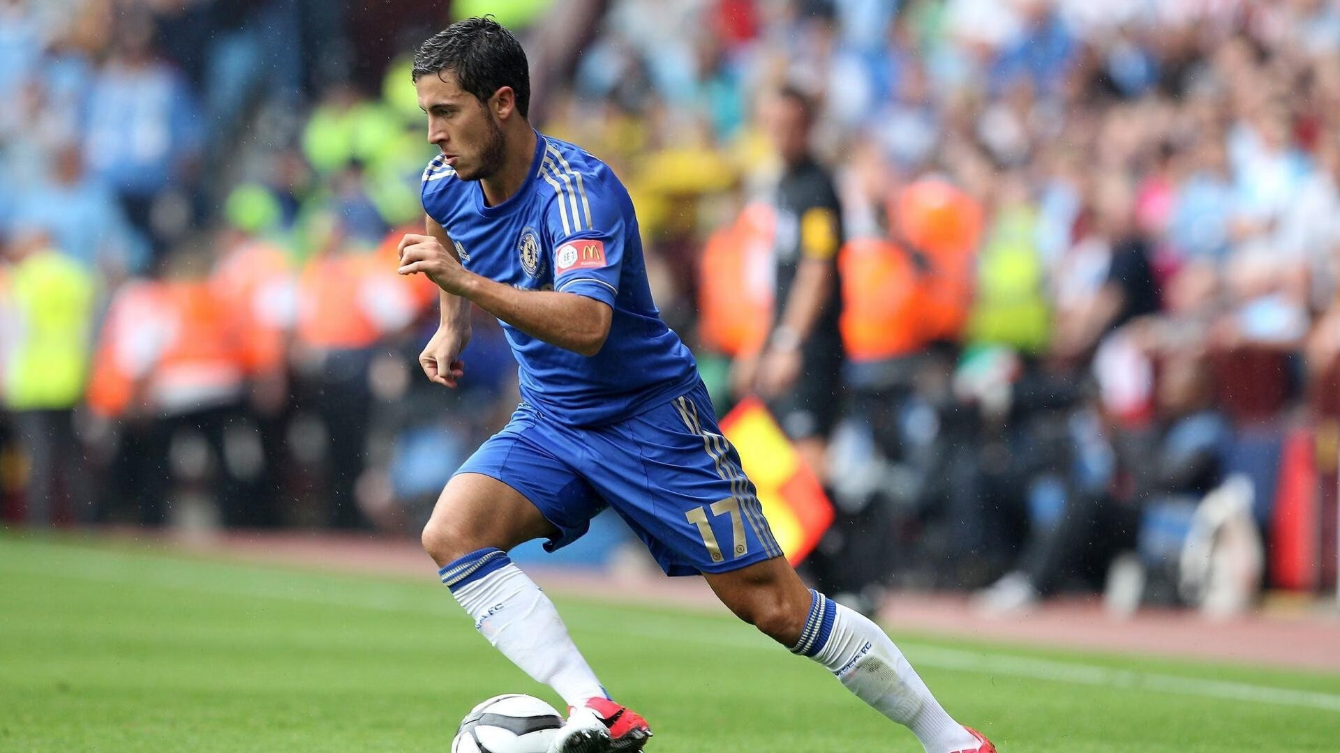 当东欧铁骑横扫樱花防线,萨拉赫的火焰在另一个赛场点燃