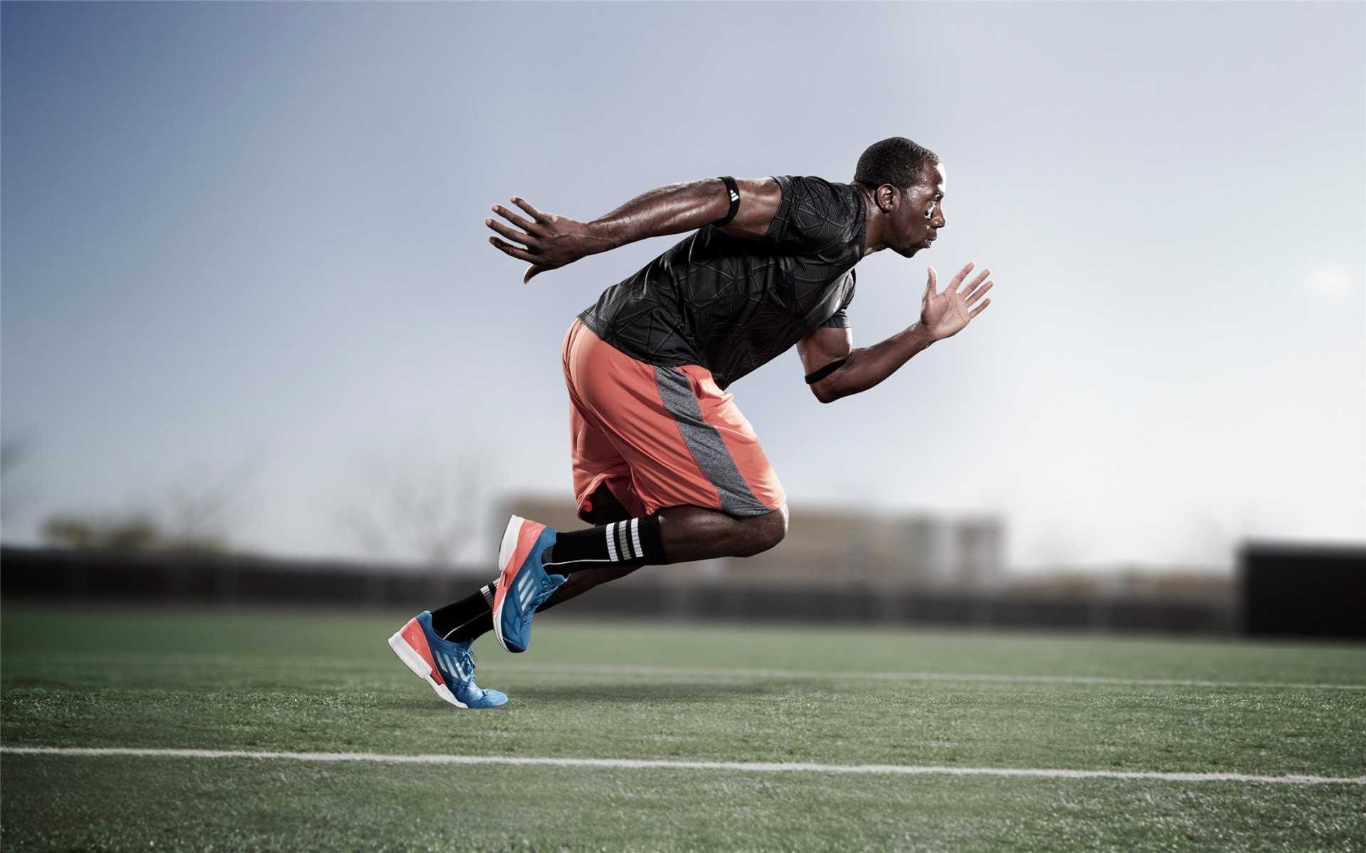 当东欧铁骑横扫樱花防线,萨拉赫的火焰在另一个赛场点燃