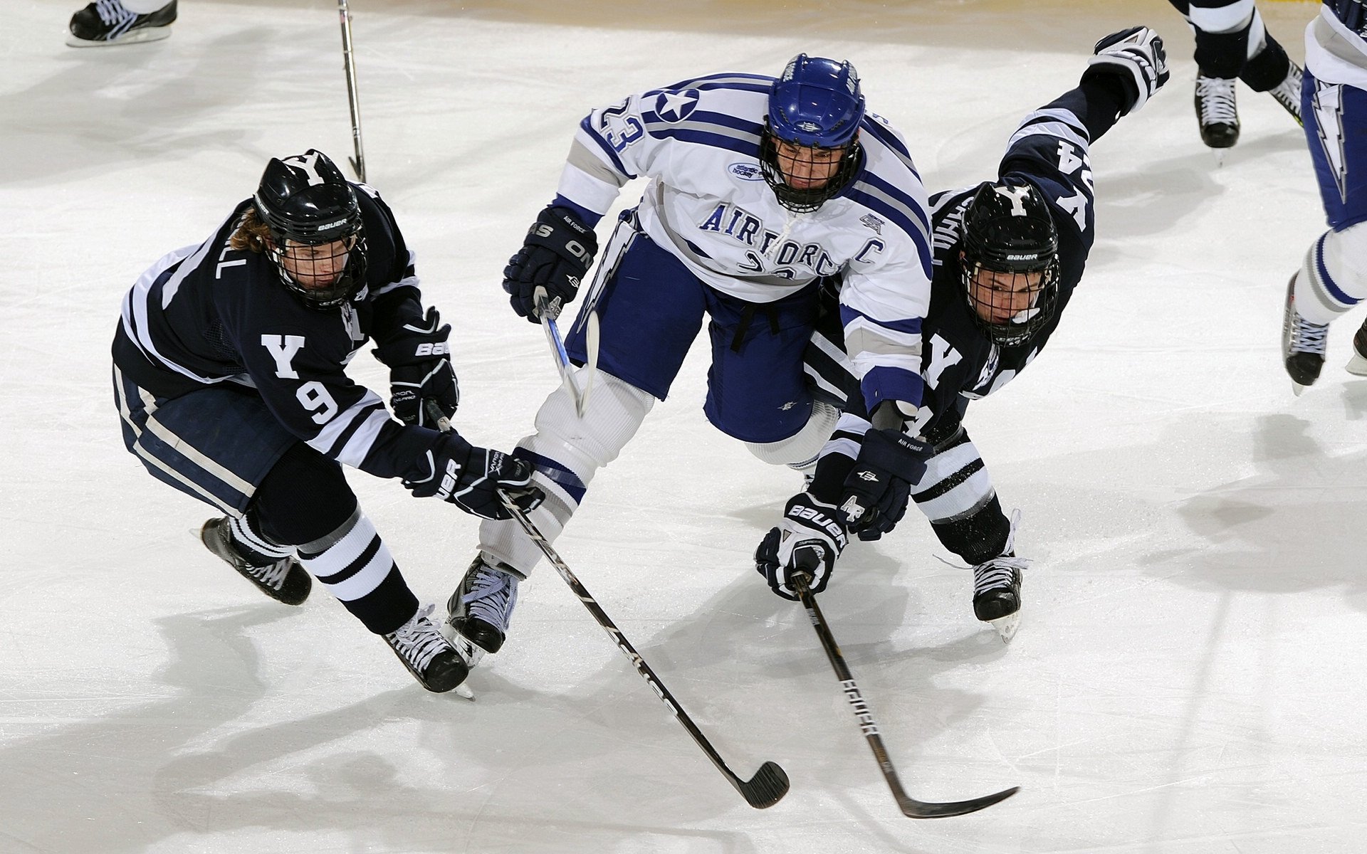 枫叶军团火力全开压制特兰加雄狮，巴雷拉一锤定音完成自我救赎