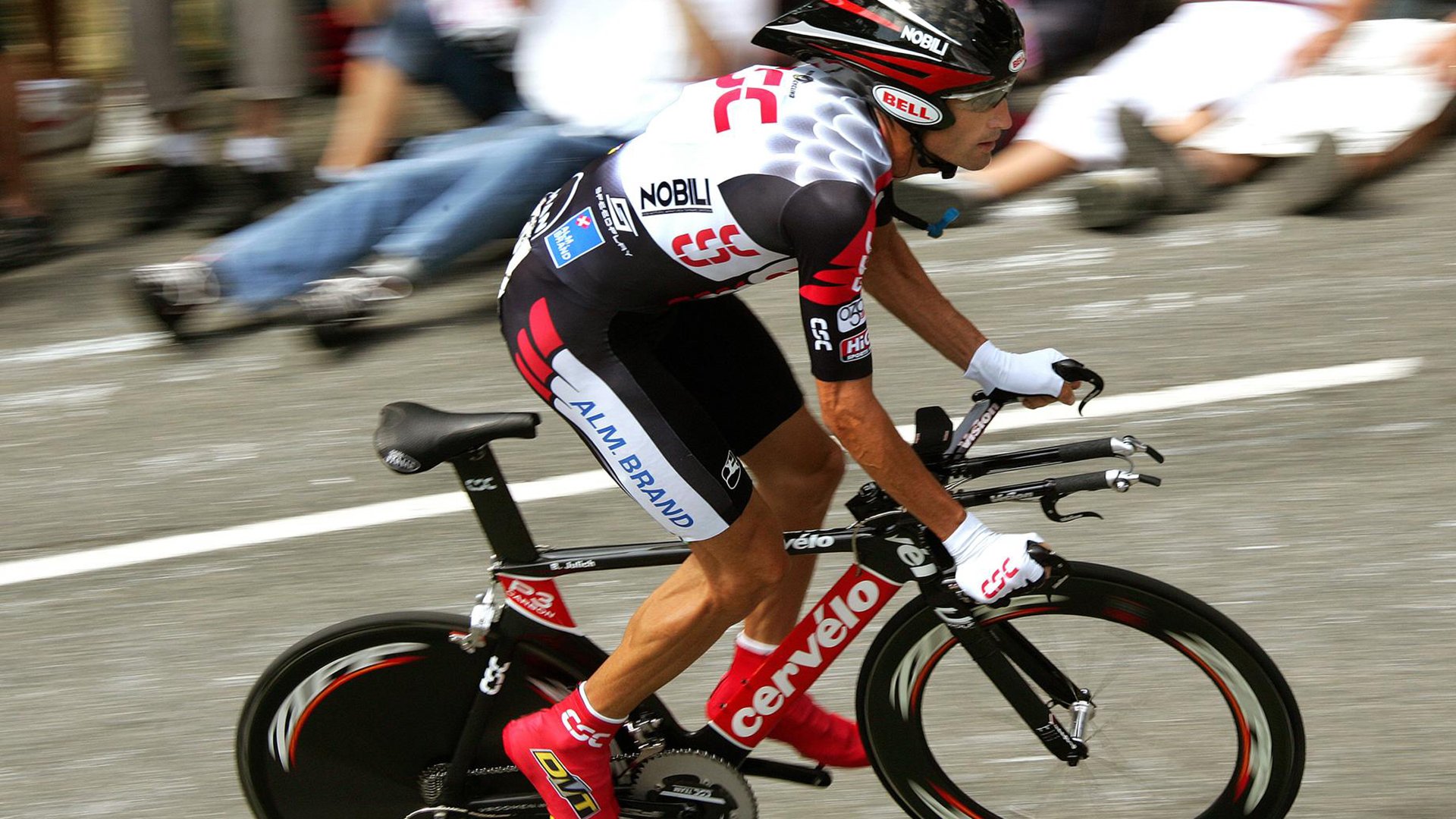 首先，根据你的关键词，我构思了一个标题